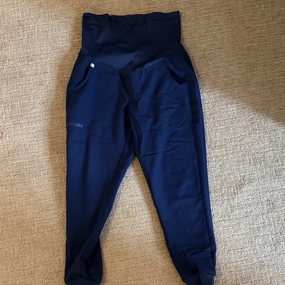 Figs maternity jogger scrub pants